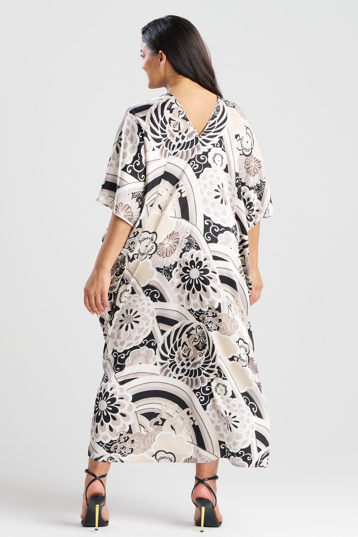 Medallion V-Neck Caftan Black Natori