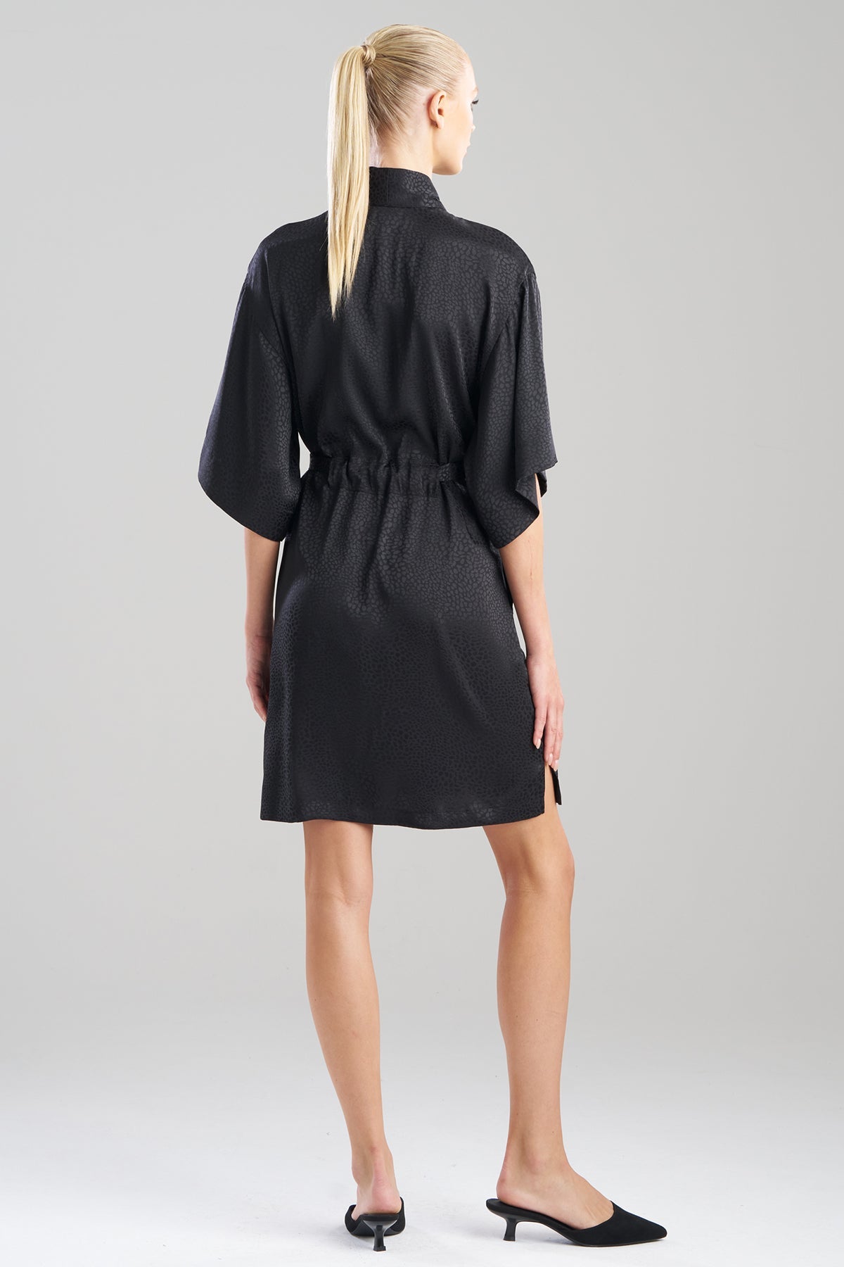 Wilderness Satin Jacquard Wrap Wilderness Black Natori