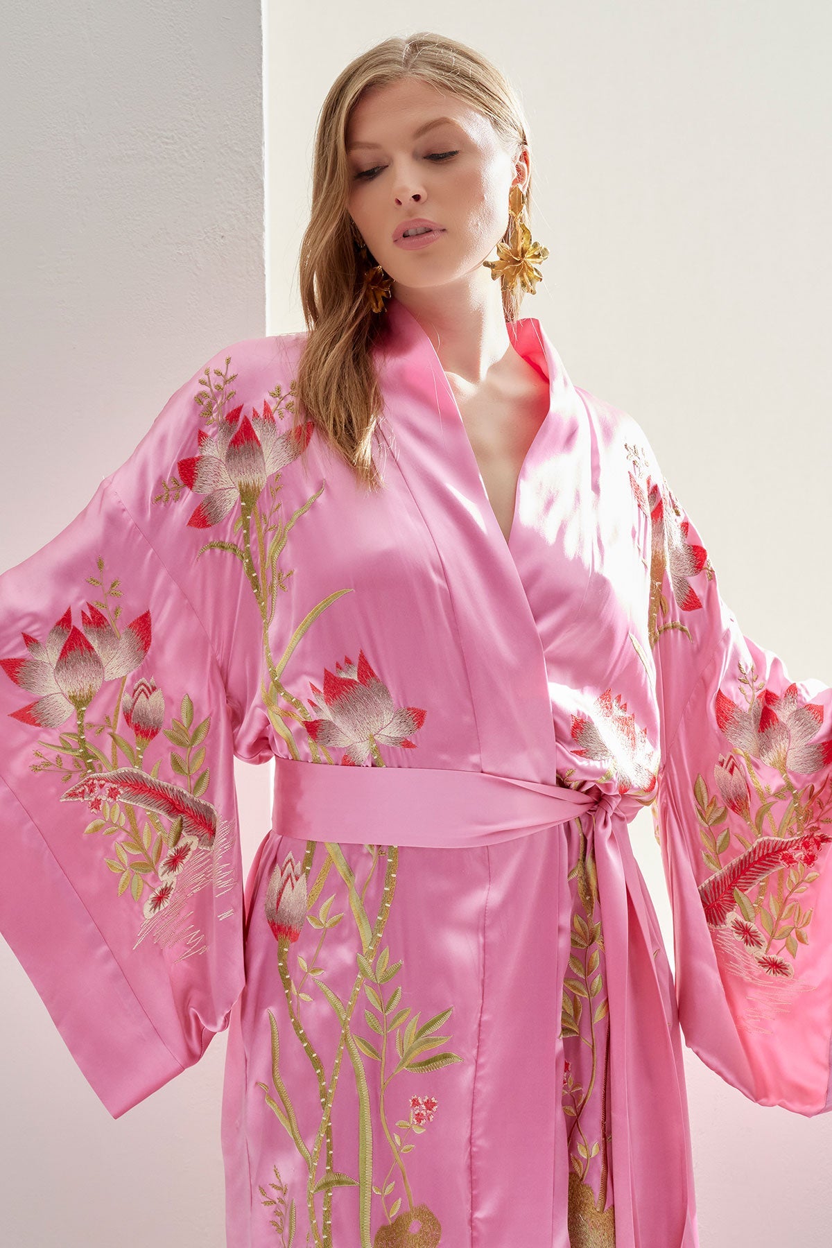 Couture Lotus Embroidered Silk Robe Ice Pink Natori