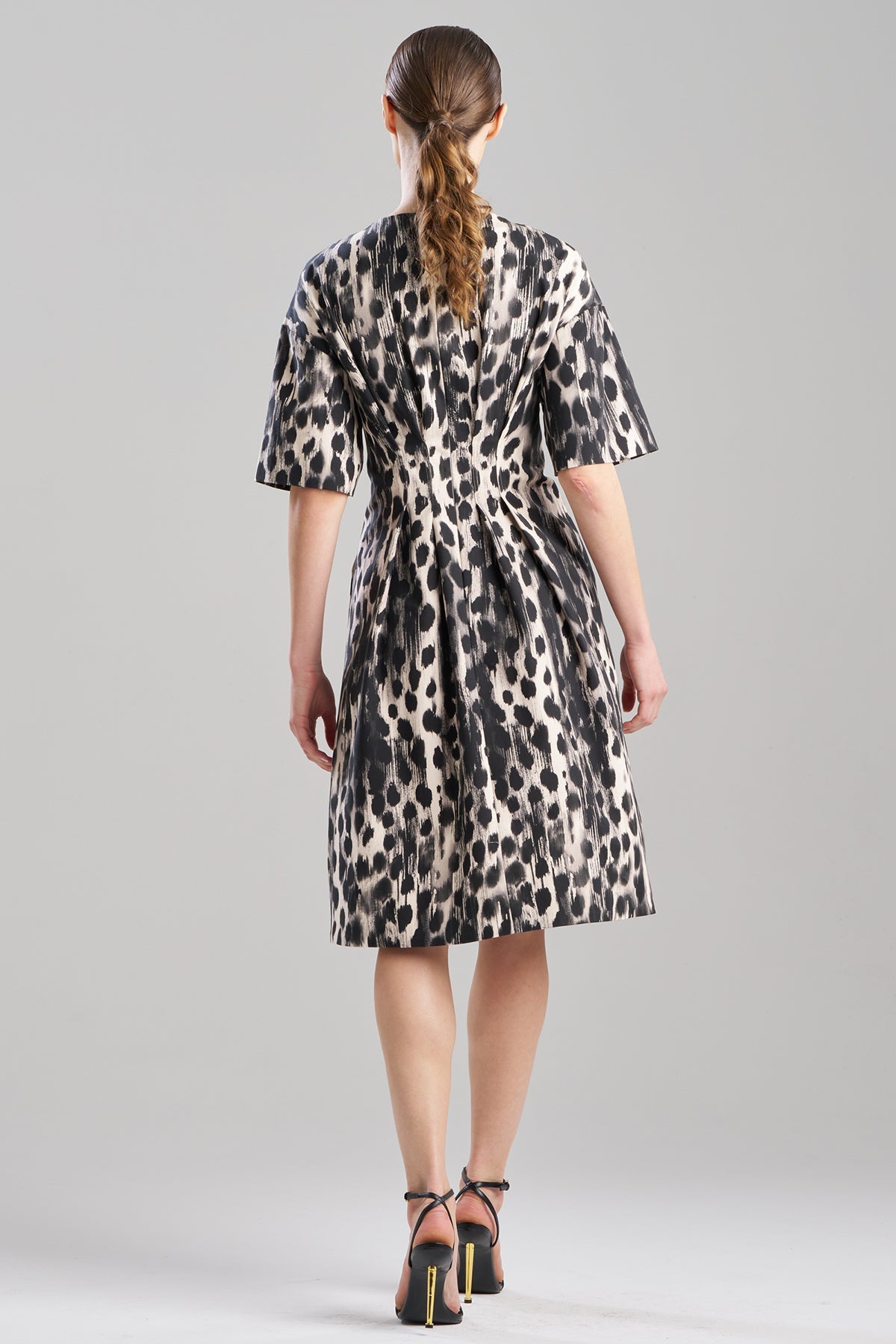 Watercolor Animal Pleat Release Dress Natural/Black Natori