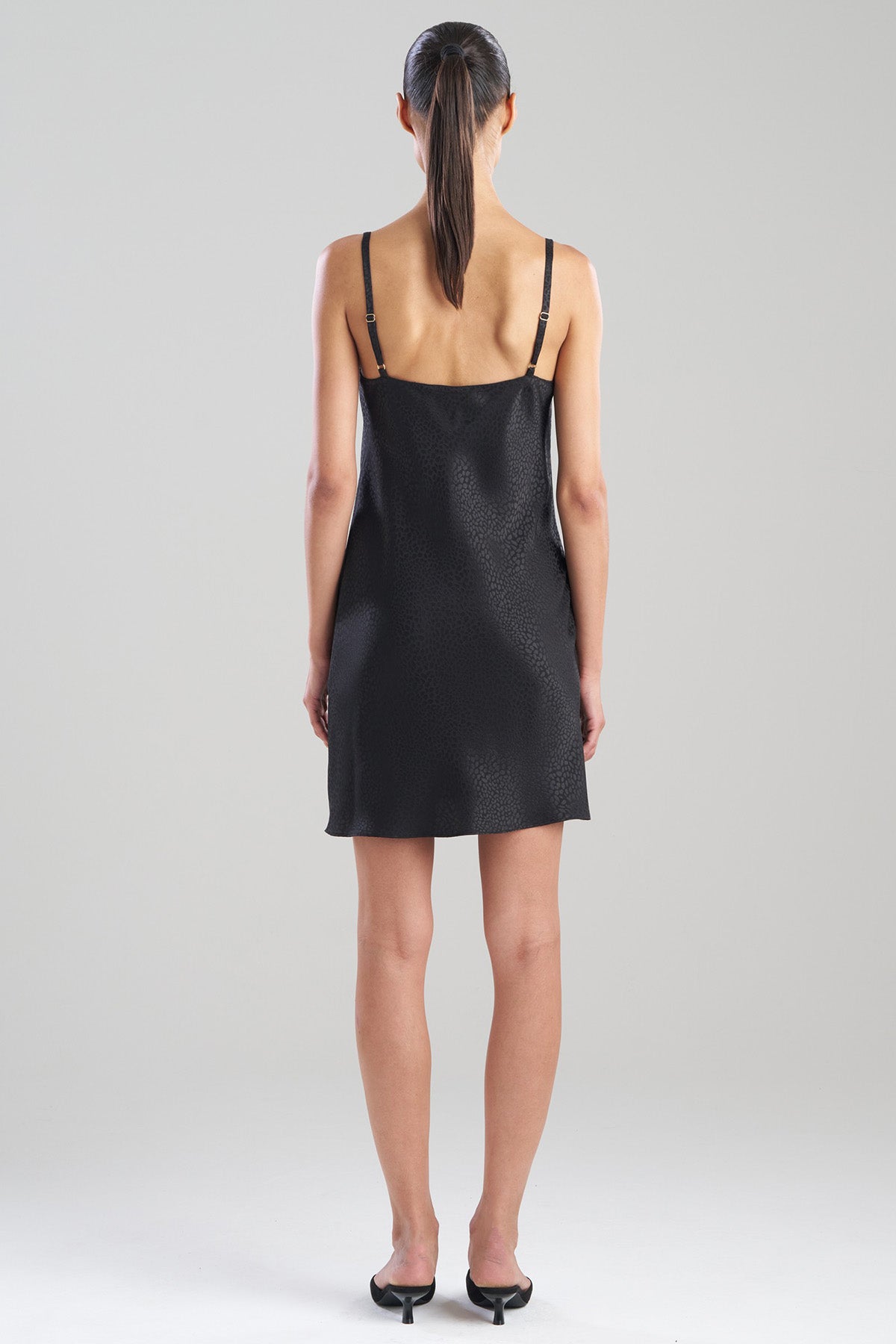 Wilderness Satin Jacquard Chemise Wilderness Black Natori