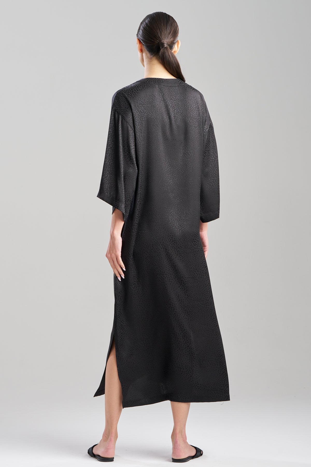Wilderness Satin Jacquard Caftan Wilderness Black Natori