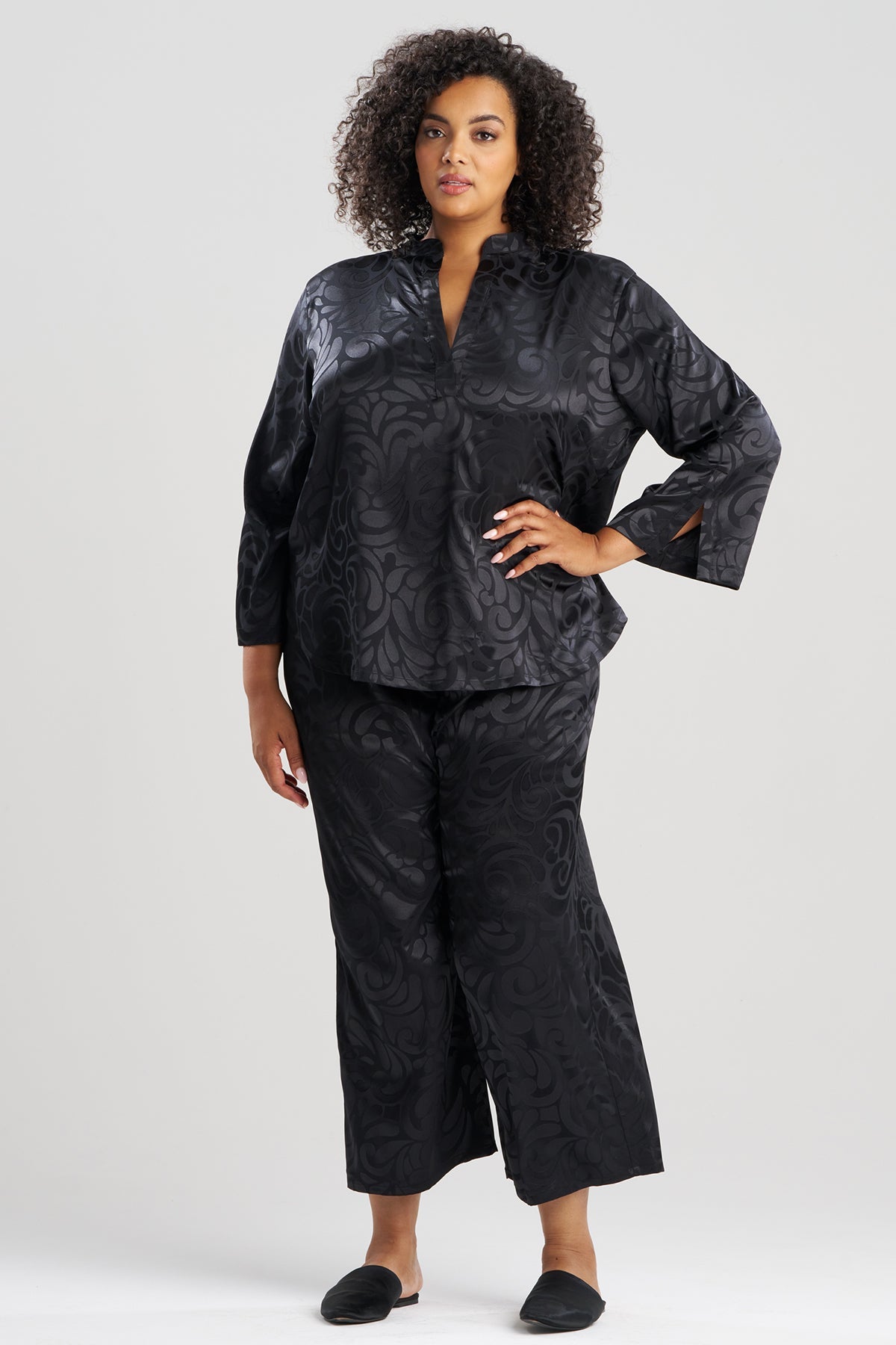 Scroll Satin Jacquard Long Sleeve PJ Black Natori