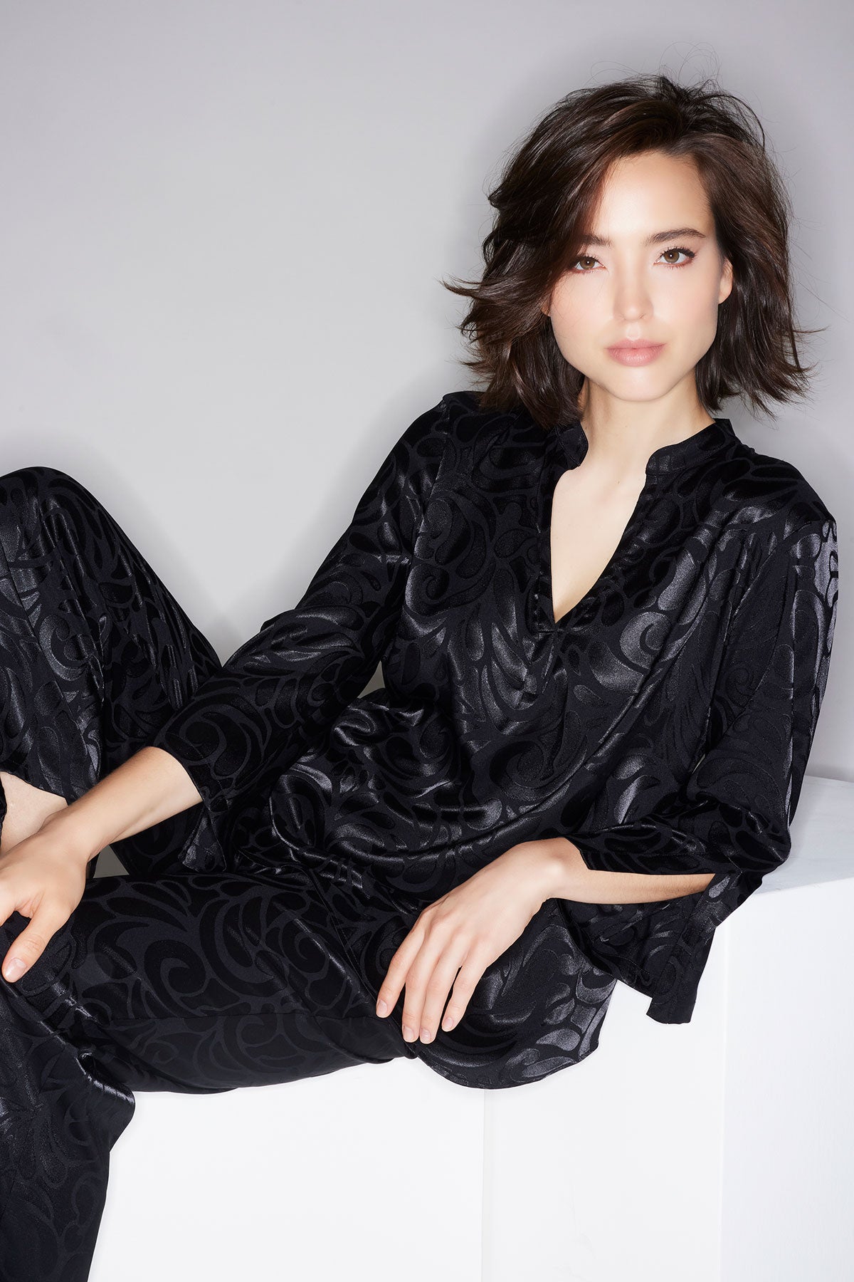 Scroll Satin Jacquard Long Sleeve PJ Black Natori