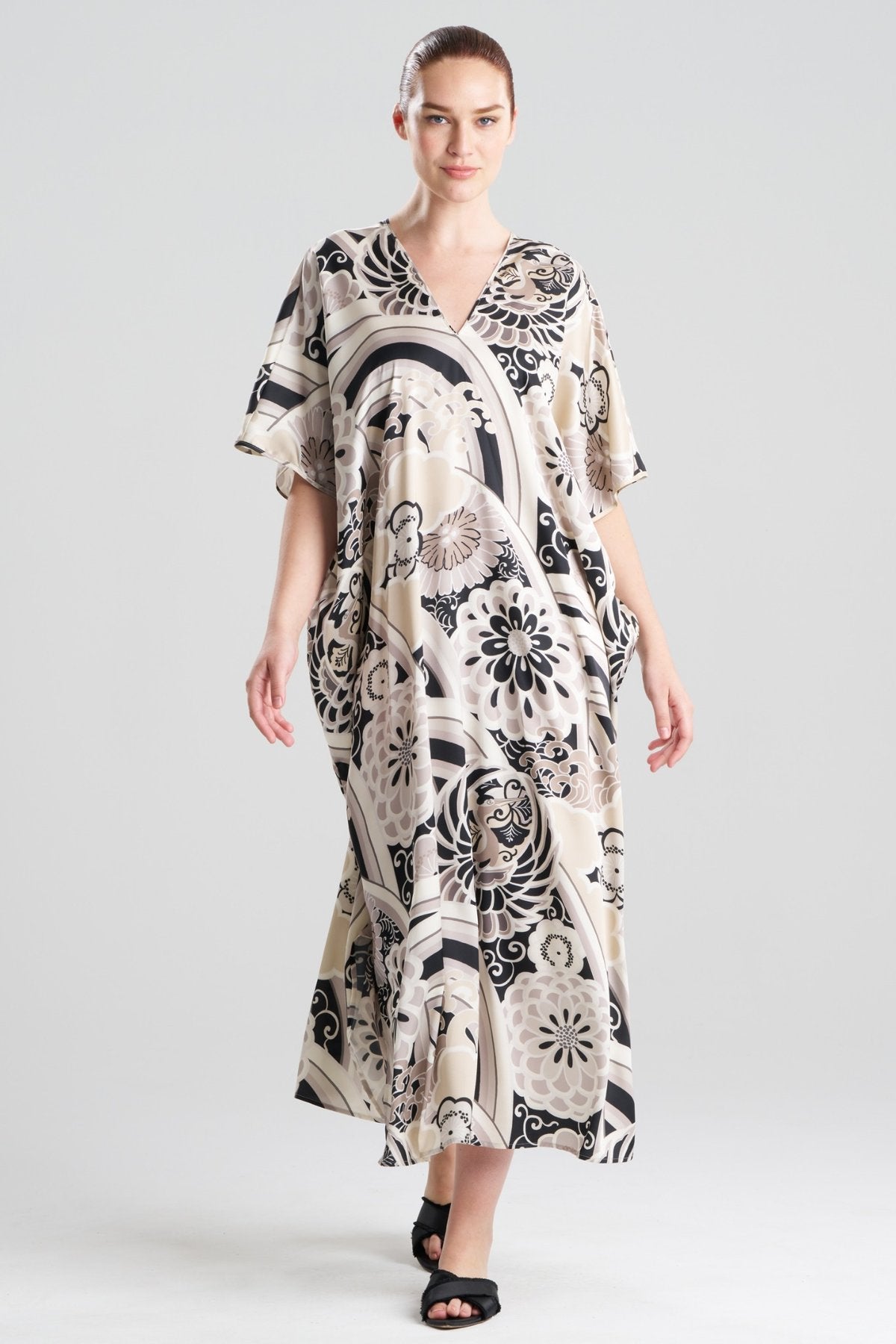 Medallion V-Neck Caftan Black Natori