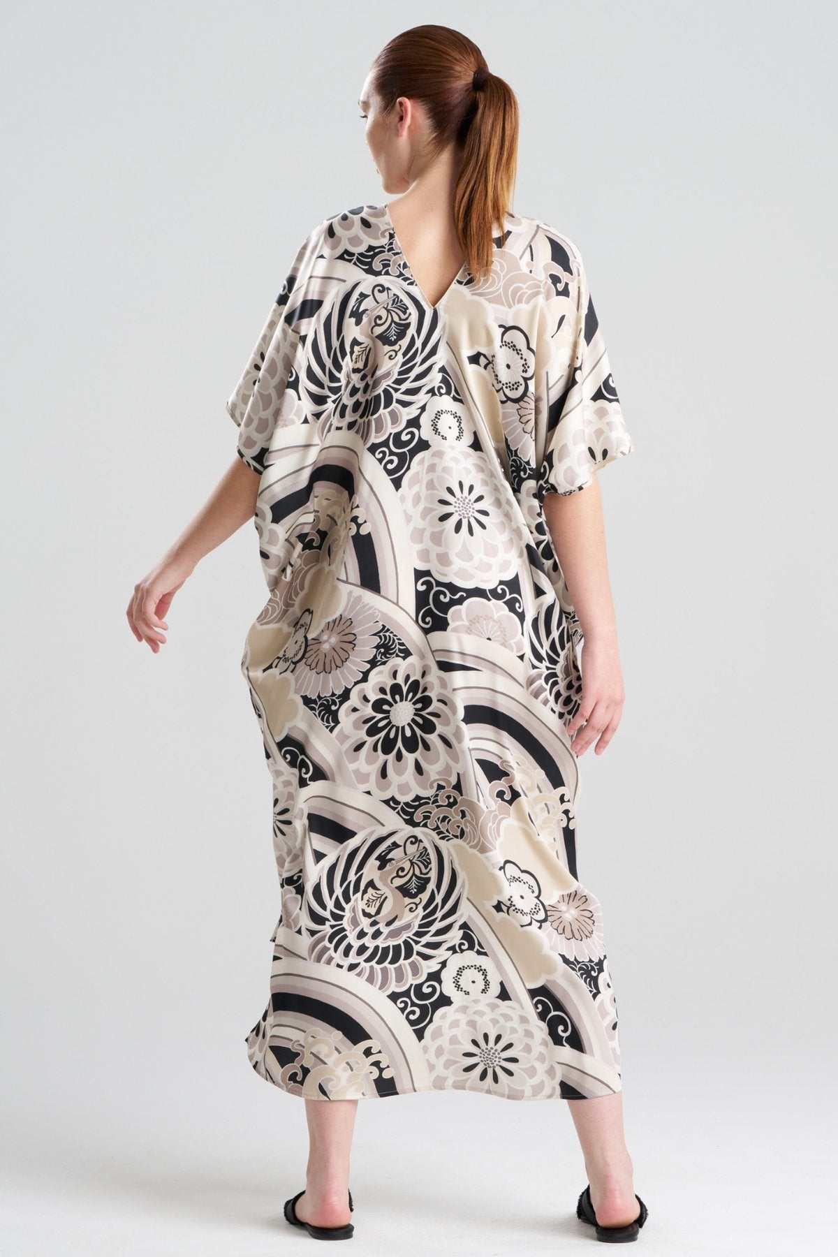 Medallion V-Neck Caftan Black Natori