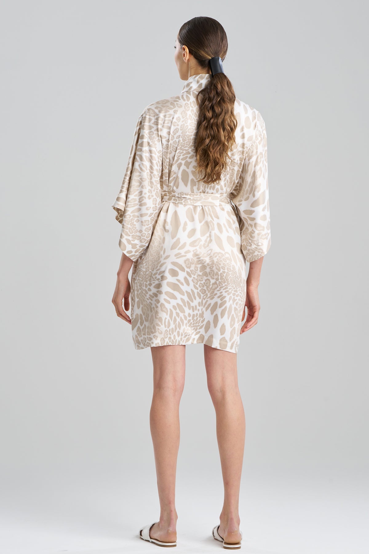 Luxe Leopard Wrap Sand Taupe Natori