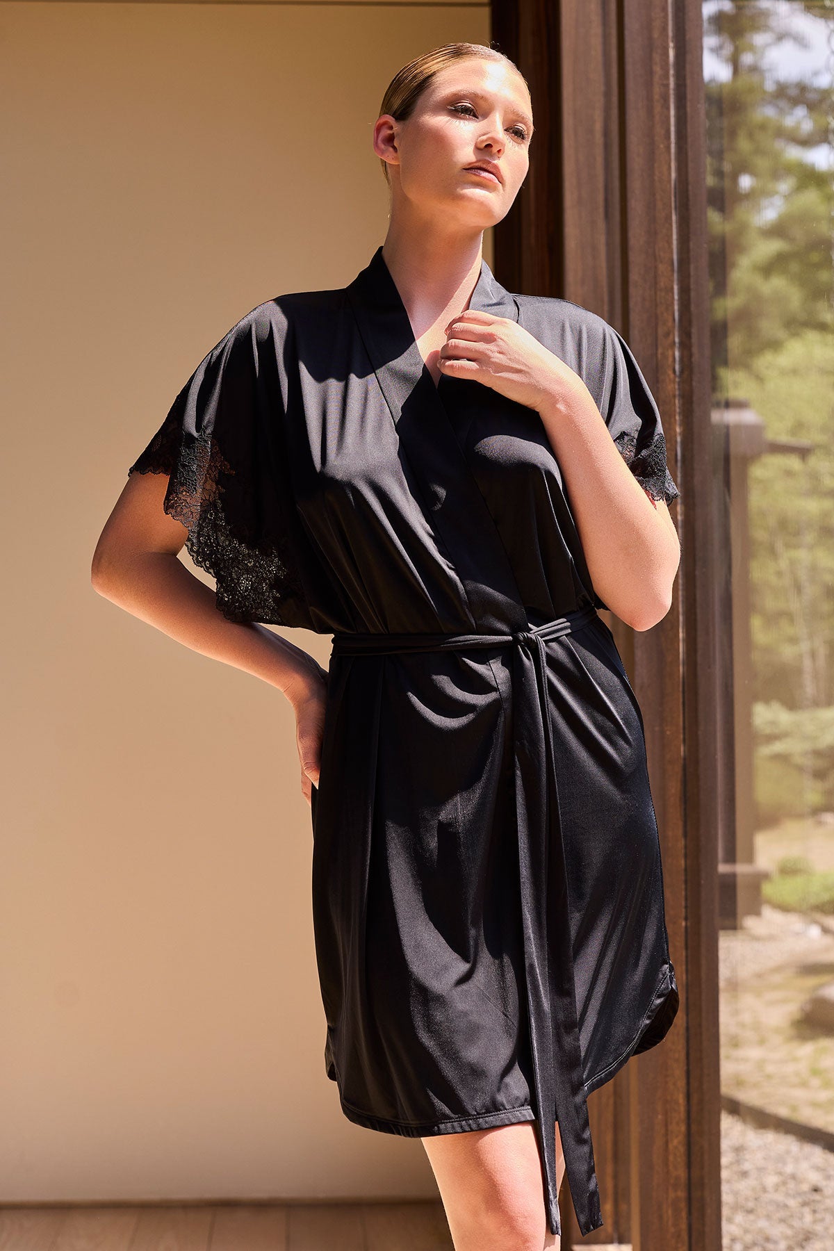 Enchant Short Wrap Black Natori