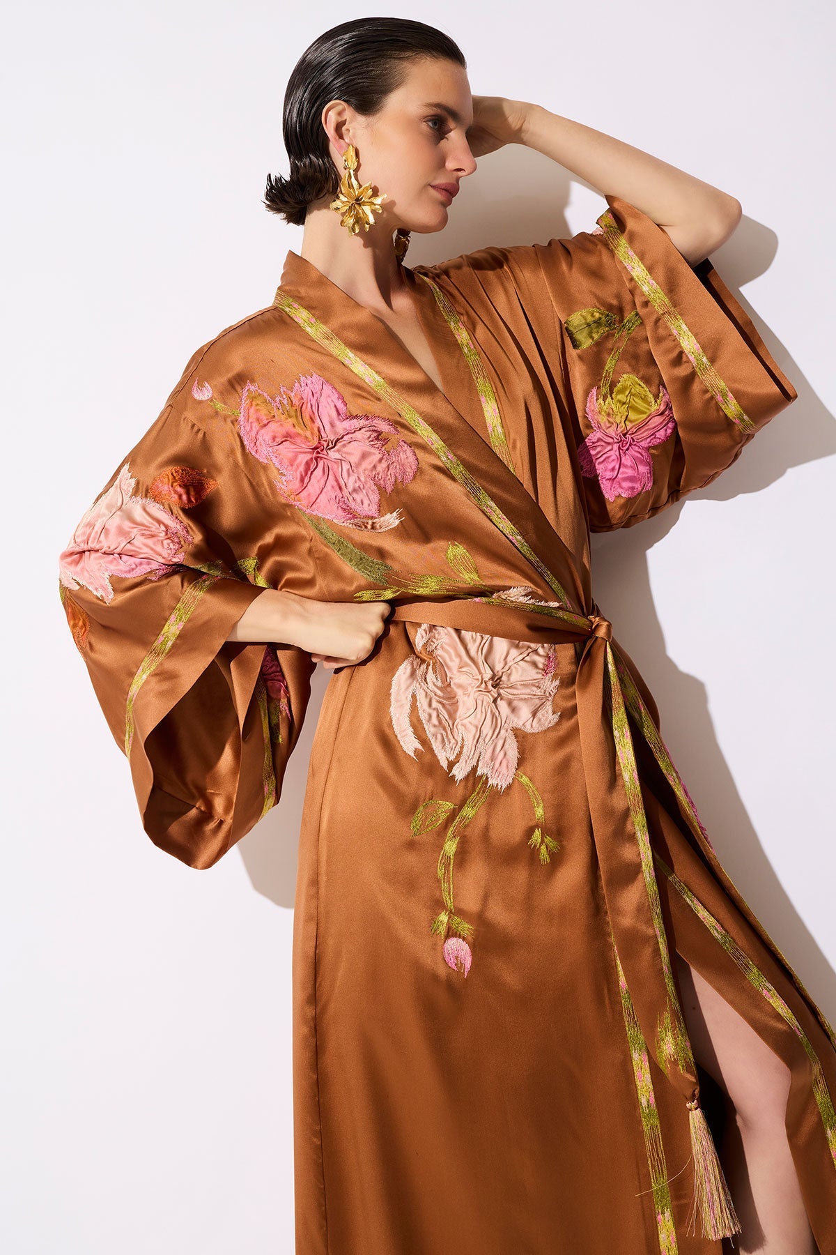 Couture Brushstroke Embroidered Silk Robe Gold Rush Natori