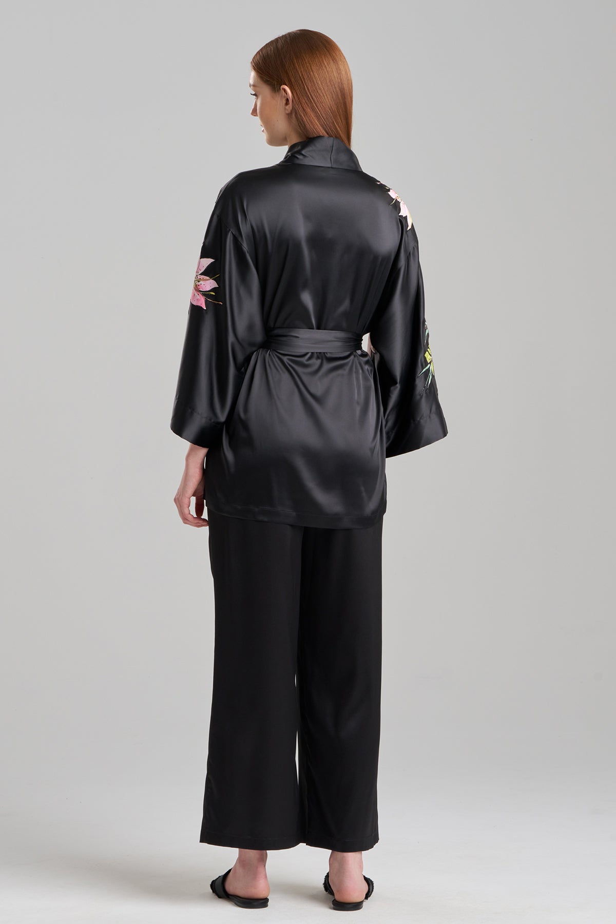 Glamour Floral Applique Wrap Black Natori