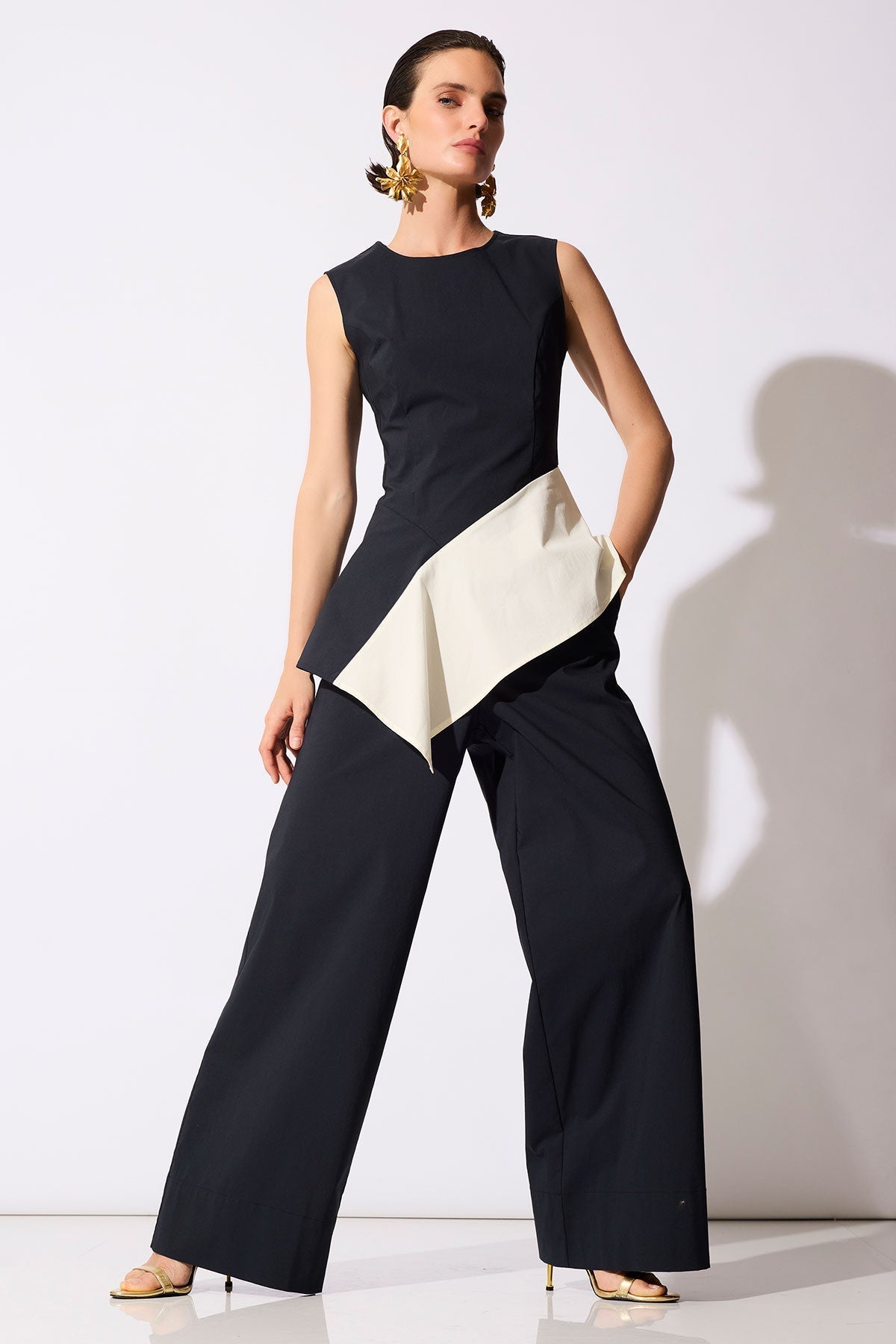 Color Block Tech Cotton Taffeta Asymmetric Top Black/White Natori