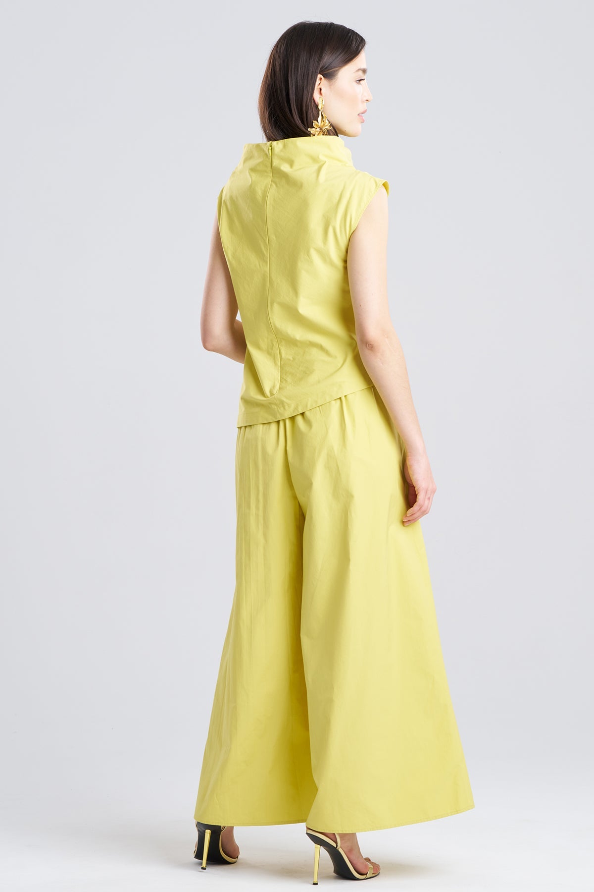 Tech Cotton Taffeta Asymmetric Funnel Neck Top Lemon Natori