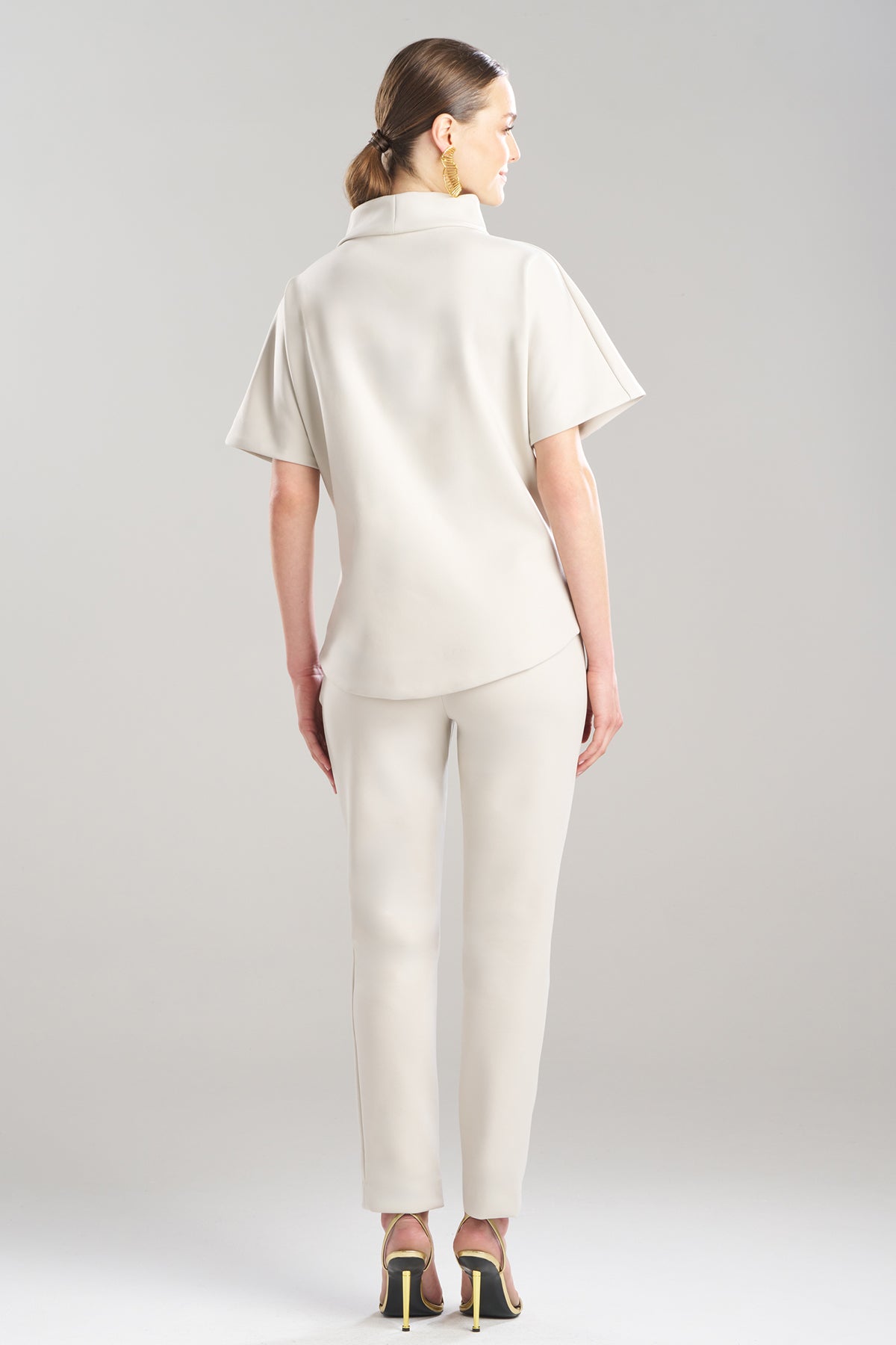 Techno Crepe Funnel Neck High Low Top Pearl Natori