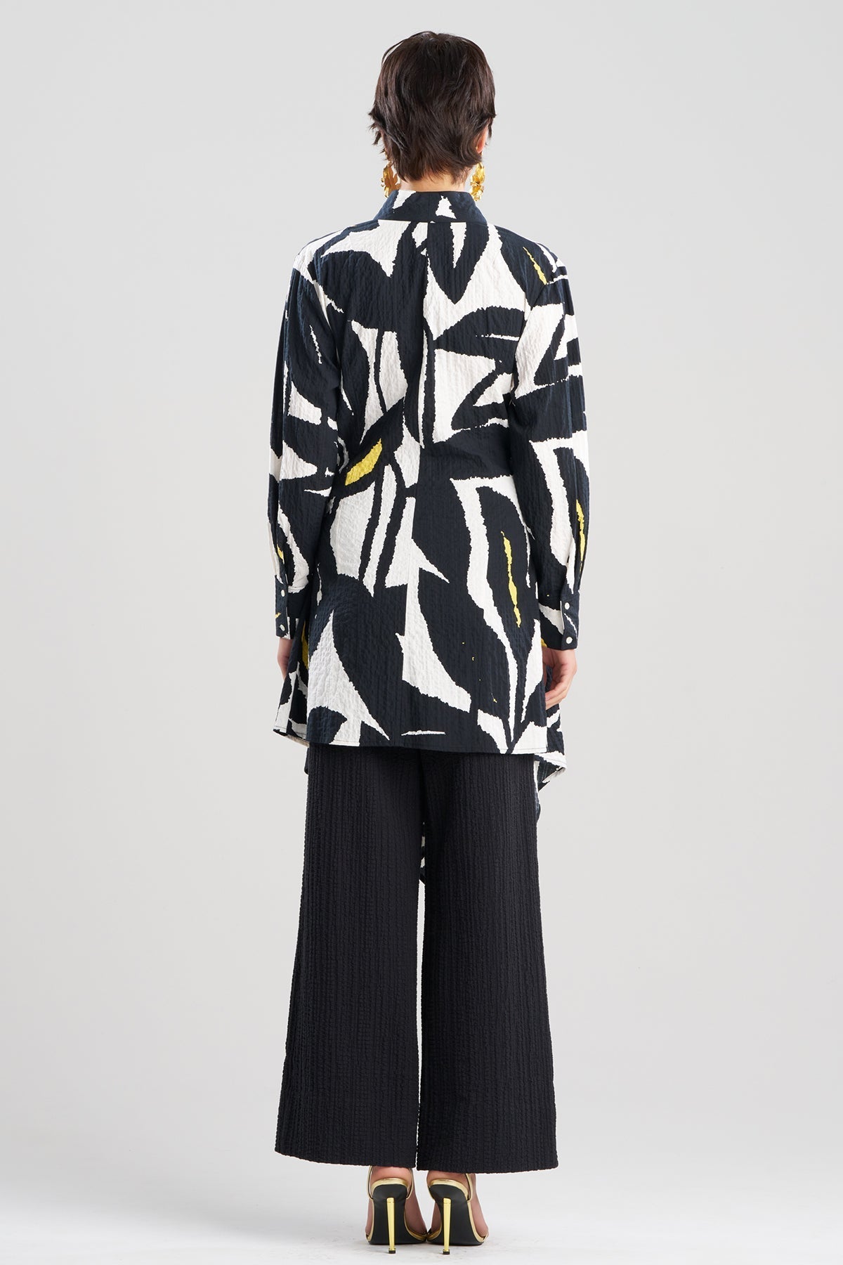 Leaf Matelassé Cotton Handkerchief Tunic Ivory/Black Natori
