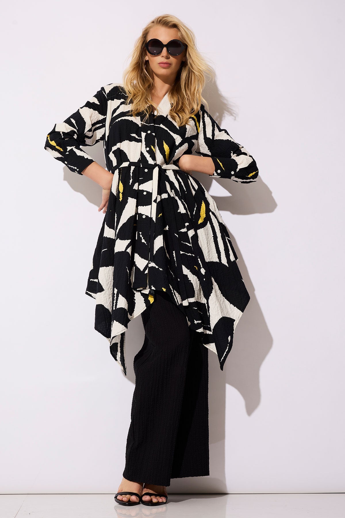 Leaf Matelassé Cotton Handkerchief Tunic Ivory/Black Natori