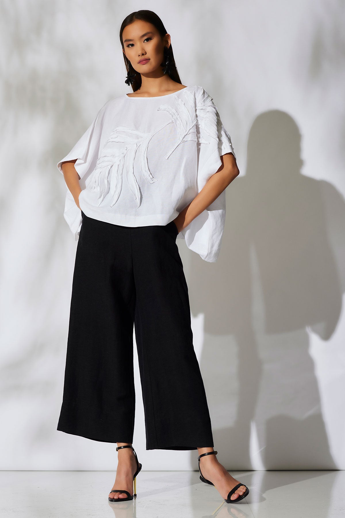 Light Weight Linen Embroidered Caftan Top White Natori