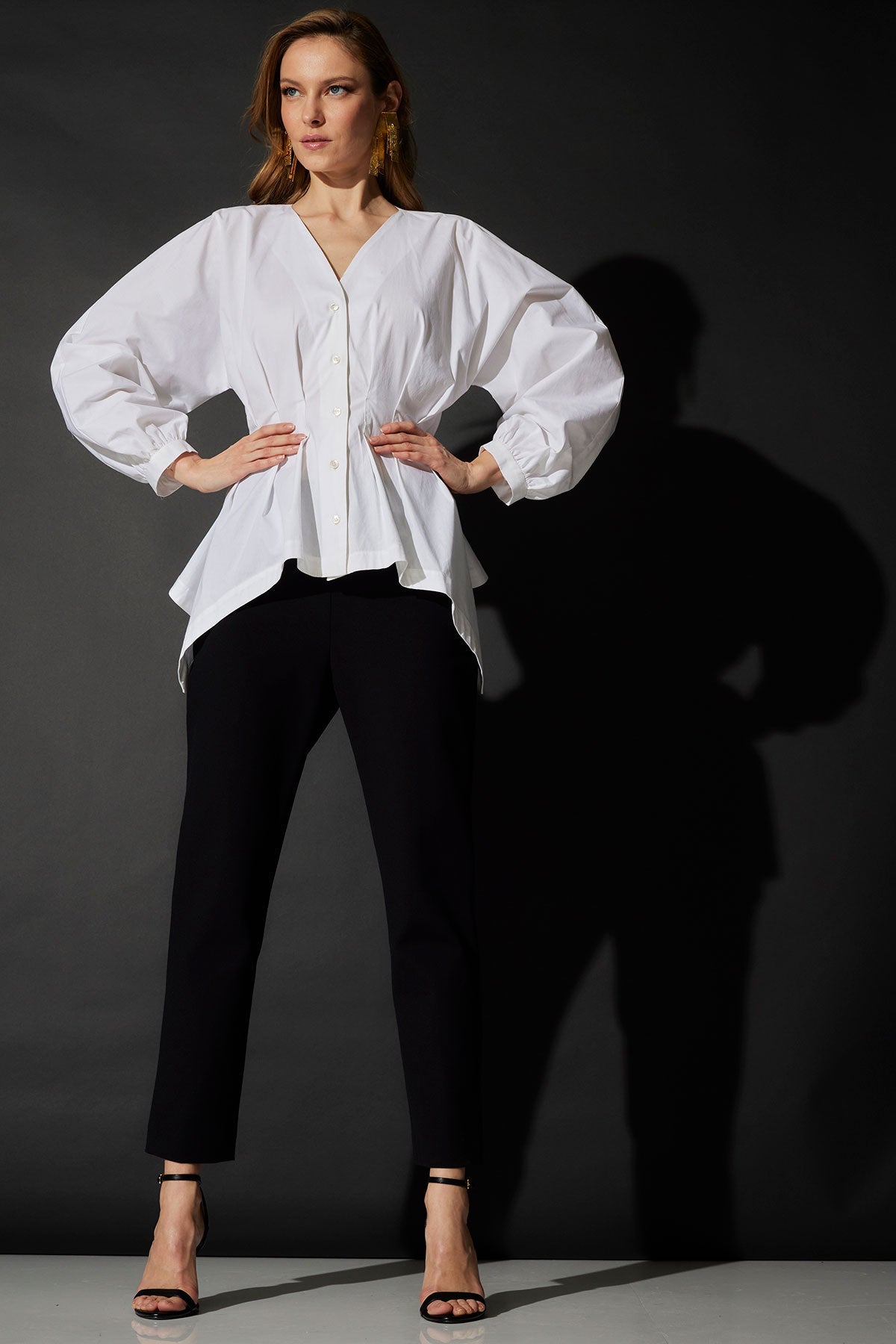 Cotton Poplin V-Neck Pleated Shirt White Natori