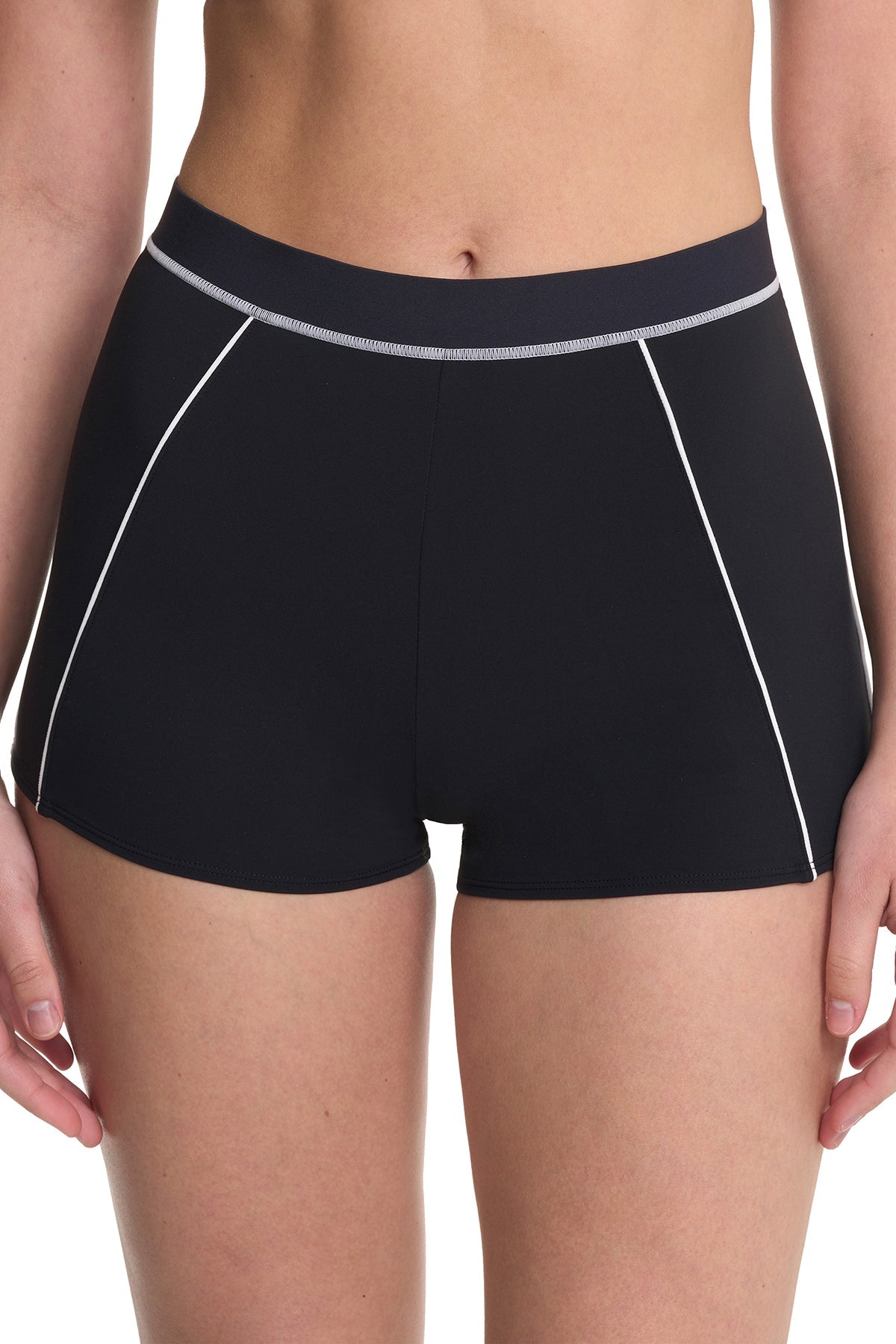 Explore Sport Shorts Black/White Natori