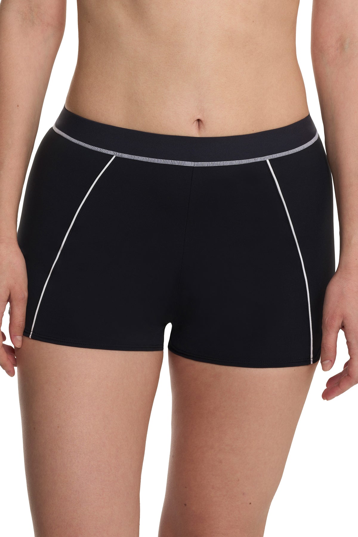 Explore Sport Shorts Black/White Natori