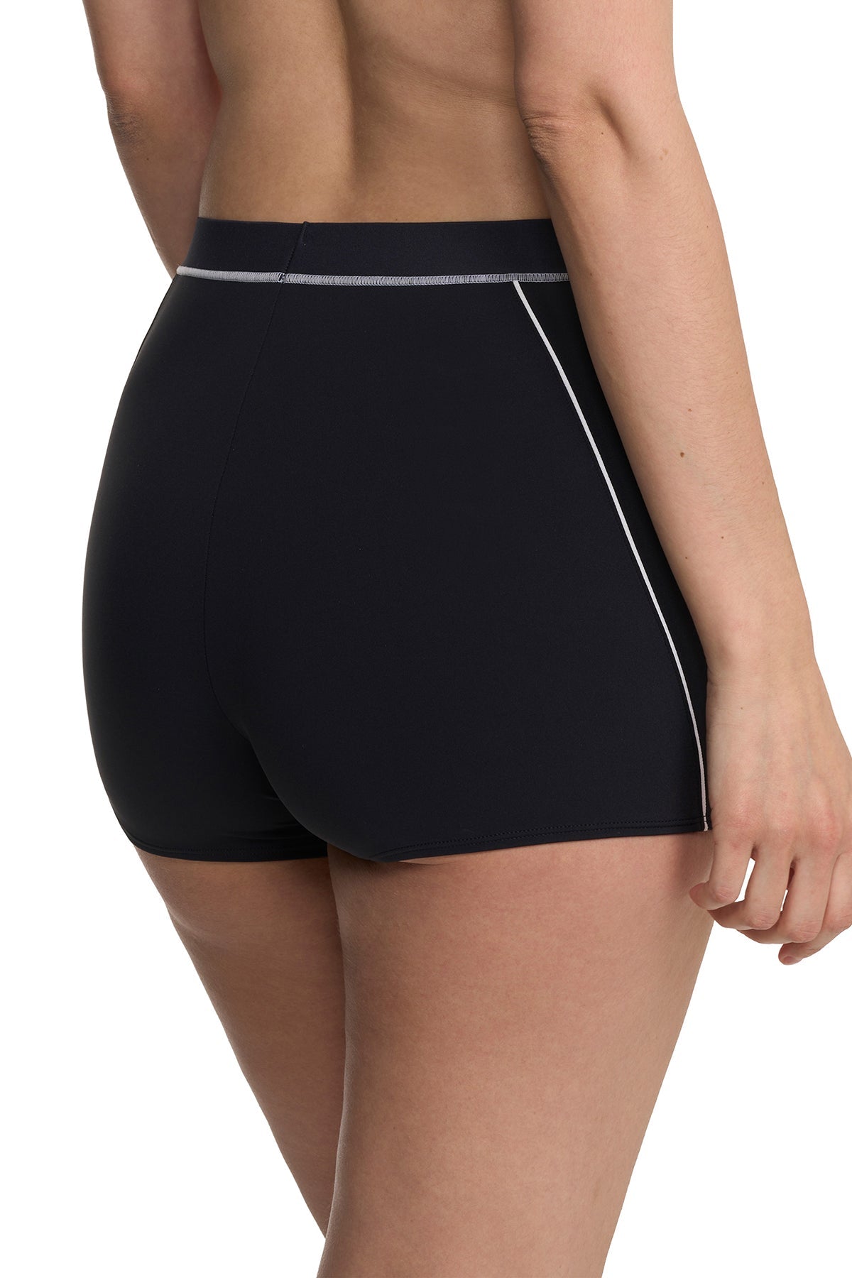 Explore Sport Shorts Black/White Natori