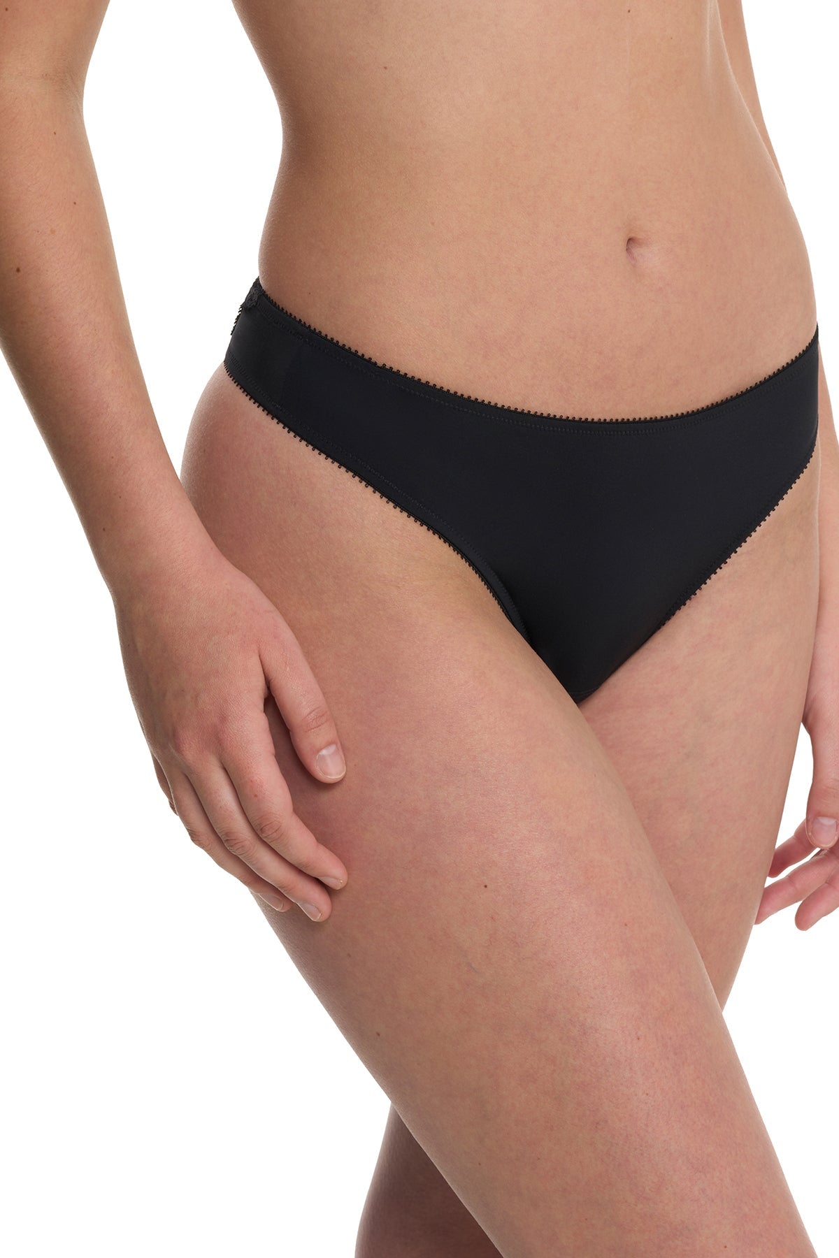 Persuasion Thong Black Natori