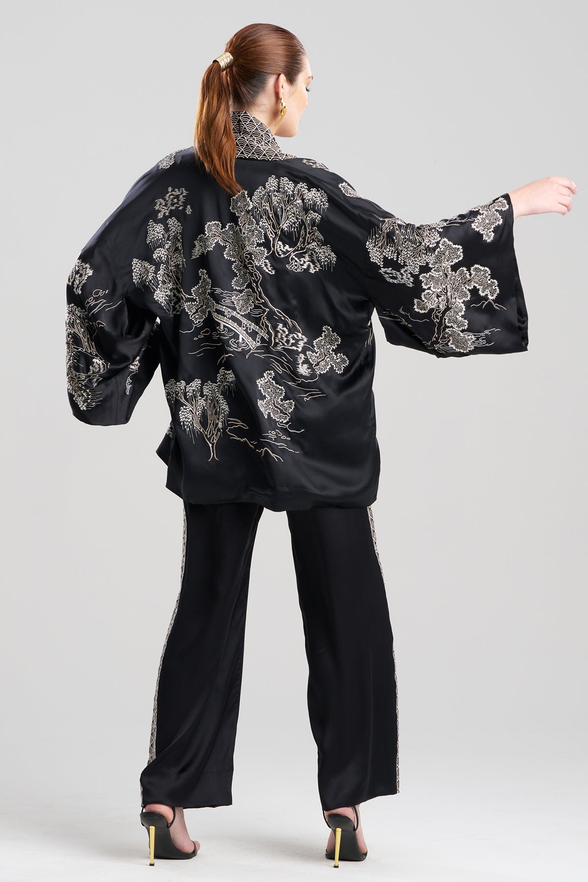 Couture Nara Embroidered Silk Kimono Wrap Black/White Natori