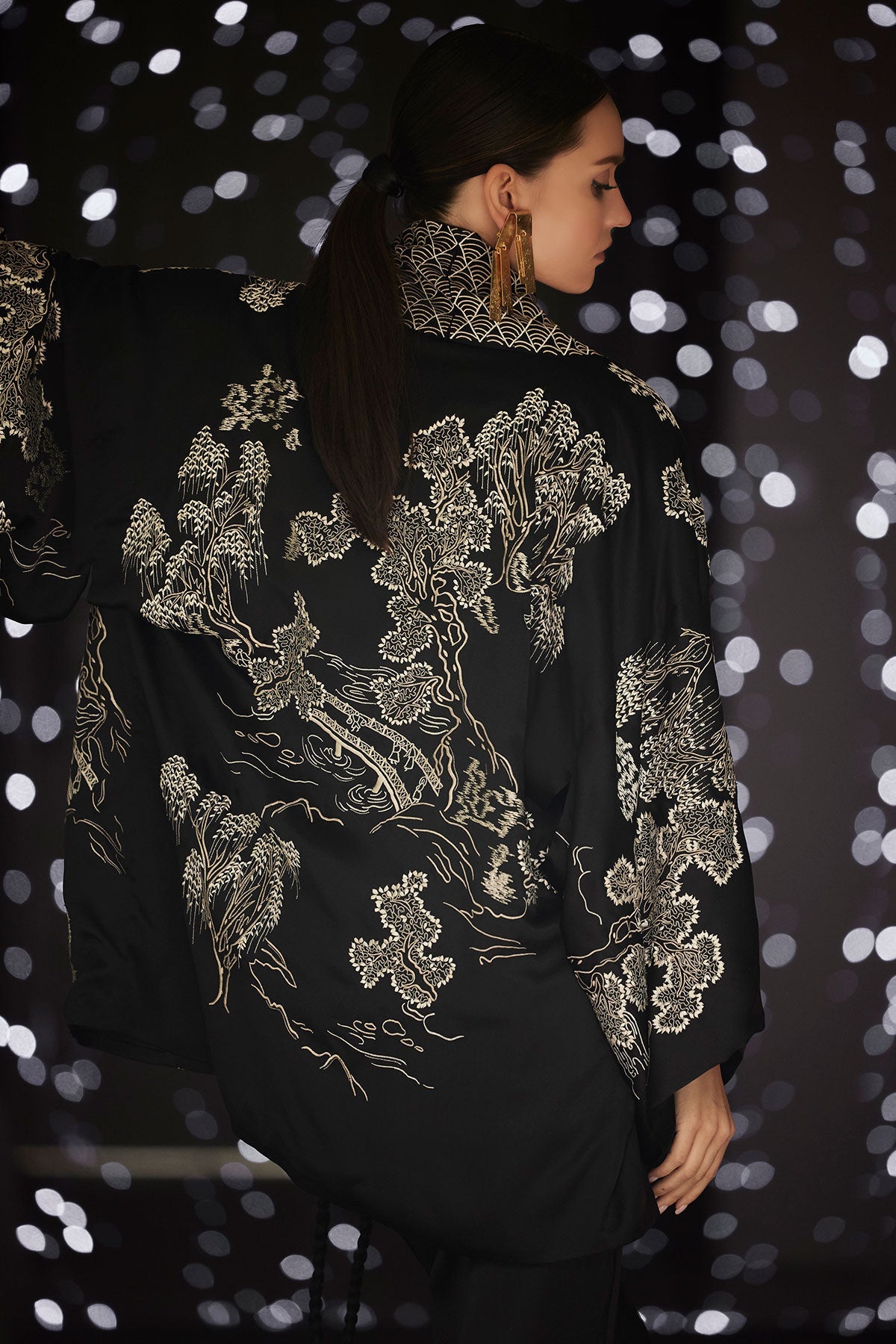 Couture Nara Embroidered Silk Kimono Wrap Black/White Natori