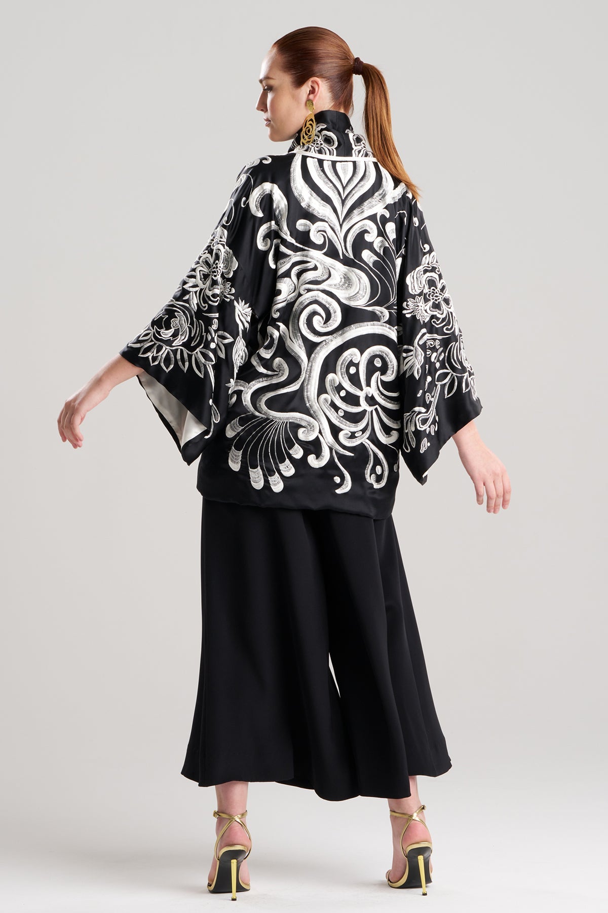 Couture Nouveau Embroidered Silk Kimono Black Natori