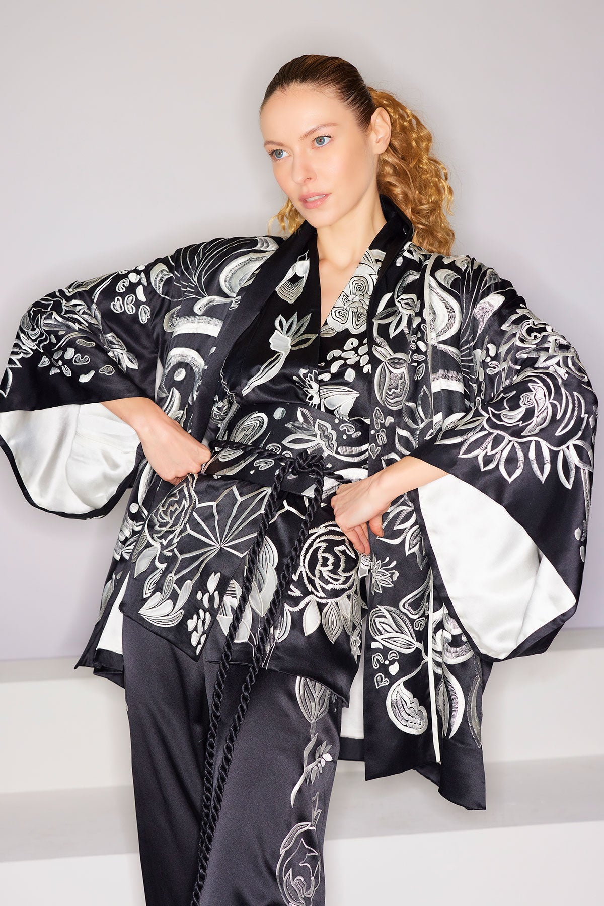 Couture Nouveau Embroidered Silk Vest Black Natori