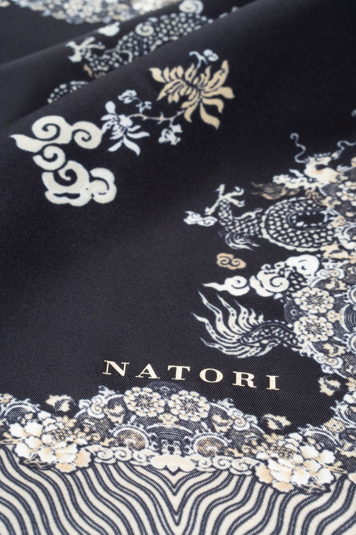 Silk Scarf Imperial Dragon Black/White Natori