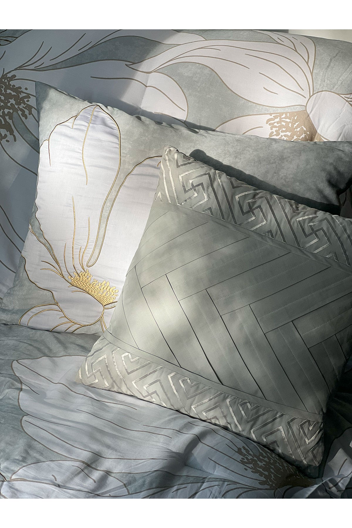 Dreamscape Embroidered 4 Piece Comforter Mini Set Dove Gray Natori